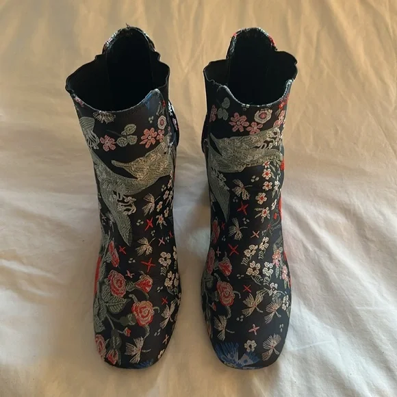 Floral Embroidered Ankle Boots Size 8 - Picture 2 of 6